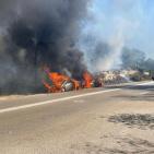 شاهد: اندلاع حريق هائل بسيارات وحرش في جبال الكرمل 