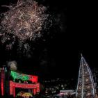 بالفيديو والصور: إضاءة شجرة الميلاد في رام الله