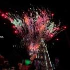 بالفيديو والصور: إضاءة شجرة الميلاد في رام الله