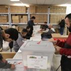 صور: بدء توزيع صناديق ومواد الاقتراع للانتخابات المحلية