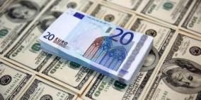 اليورو يتراجع ويقترب من التعادل مع الدولار للمرة الأولى في 20 عاما