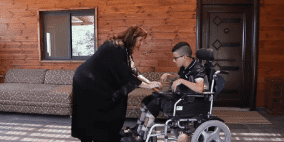 بالفيديو: الفنانة عبير صنصور تطلق أغنية لذوي الإعاقة
