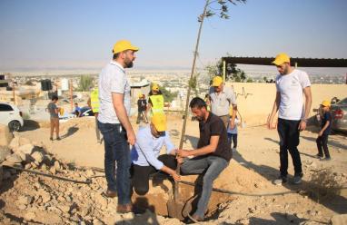 البنك الإسلامي الفلسطيني ينظم نشاطاً تطوعياً لزراعة الأشجار  في أريحا
