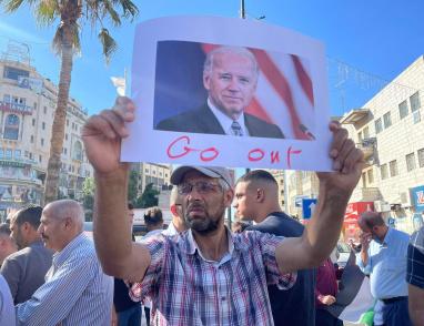 وقفة احتجاجية رافضة لزيارة الرئيس الأمريكي جو بايدن لفلسطين